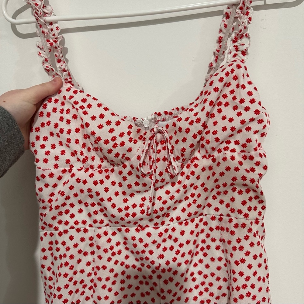 Princess Polly Red and White Floral Romper Size 8 Shorts Spaghetti Strap - Picture 2 of 4